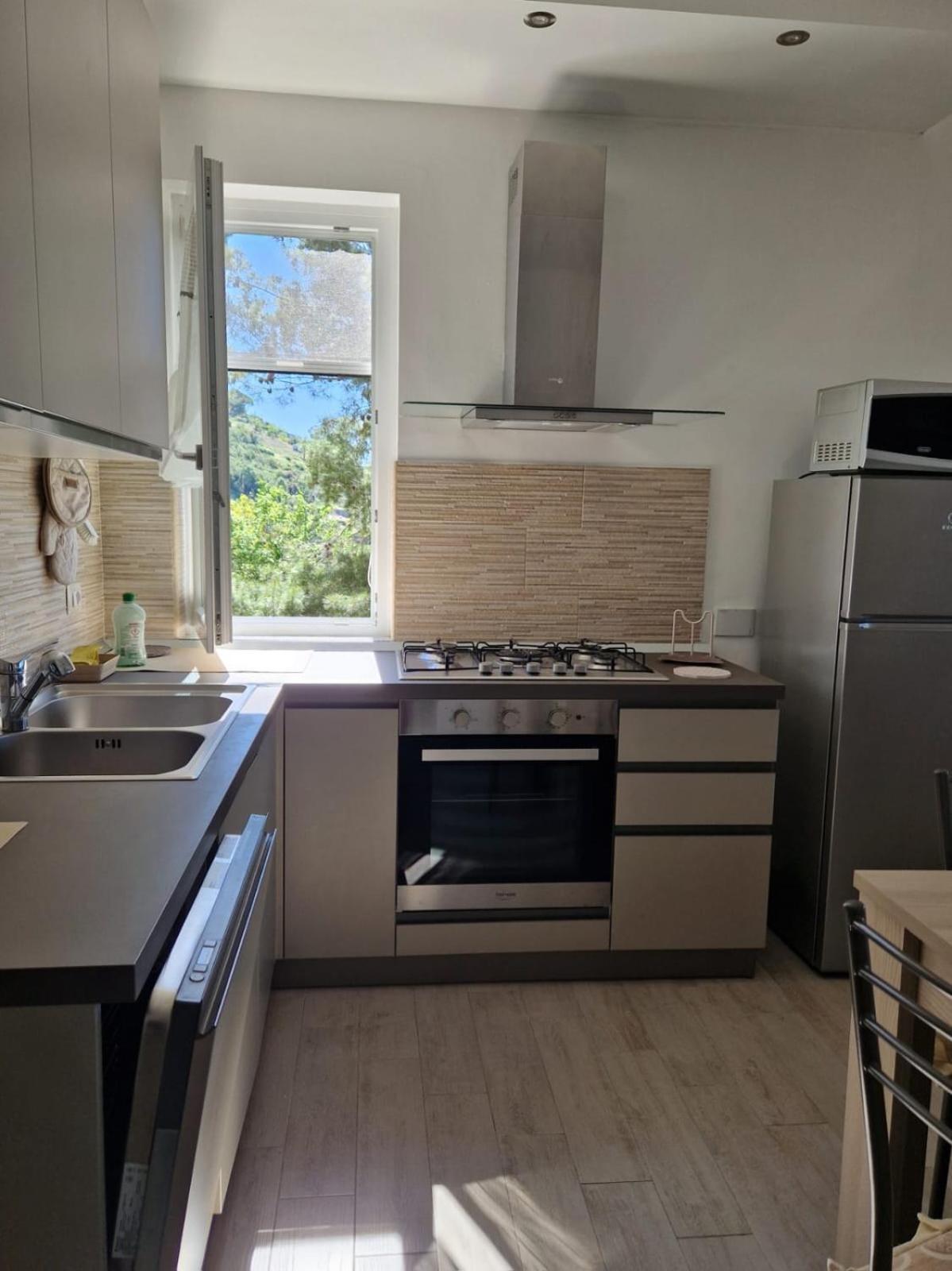 Ferienwohnung La Finestra Sul Golfo Ospedaletti Exterior foto