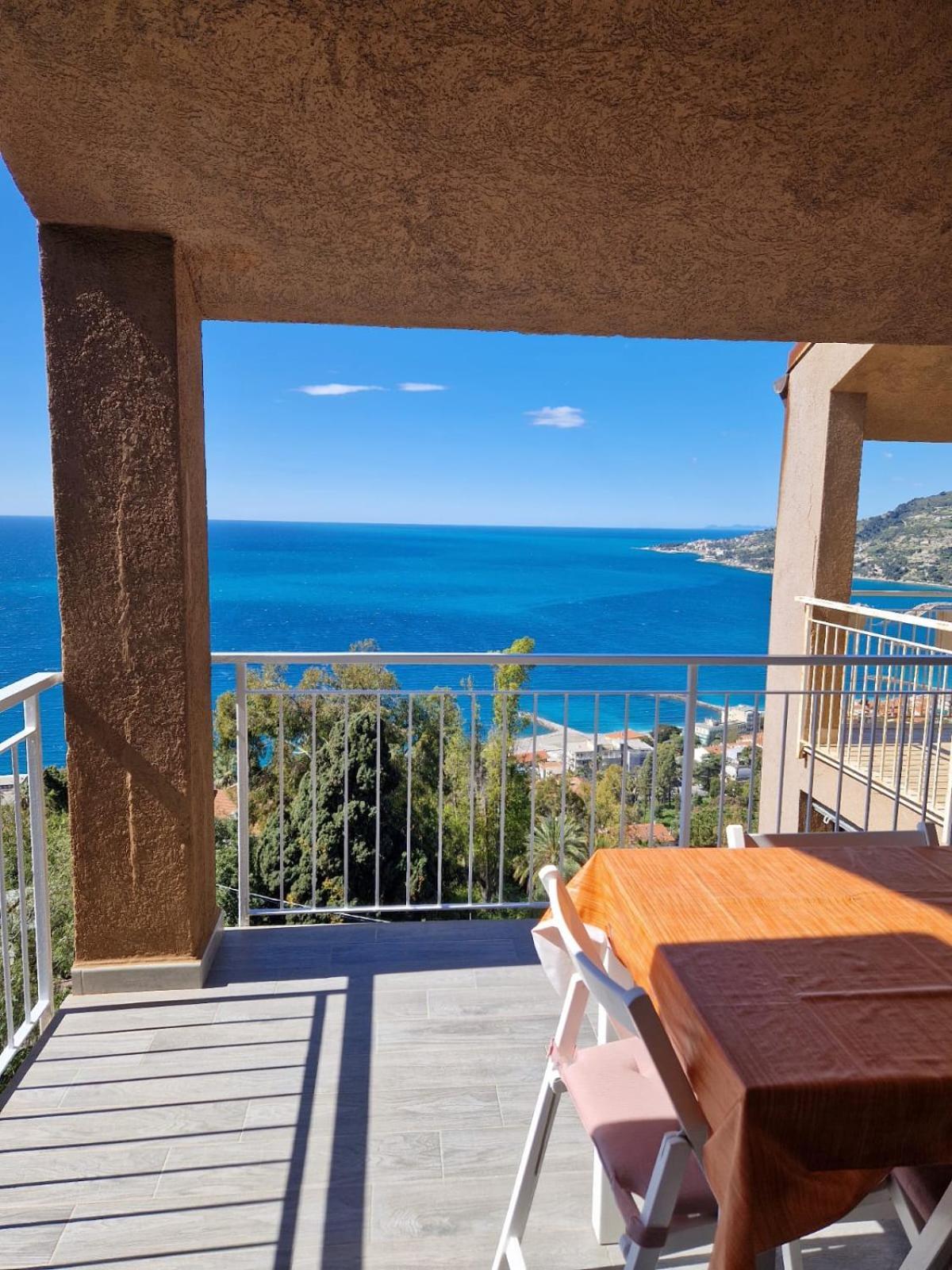 Ferienwohnung La Finestra Sul Golfo Ospedaletti Exterior foto